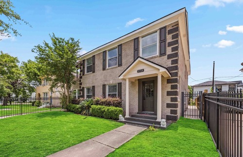 South Central Houston Apartment | 2-bedroom 2 bath apartment in brilliant Houston with WiFi, AC