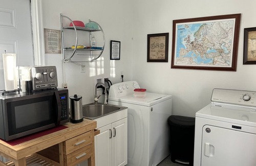 Cody Cabin | Ideal 2 Bedroom Cottage with Ocean View and Breakfast