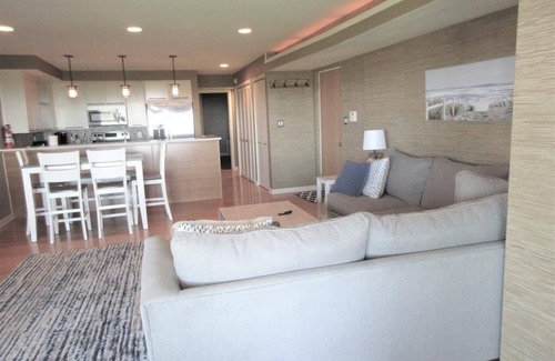 Ship Bottom Condo | Inviting 2 Bedroom Fishery Condo with Pool & Kitchen