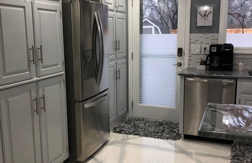 Warrenville House | Exceptional 2 Bedroom Retreat with Kitchen in Warrenville