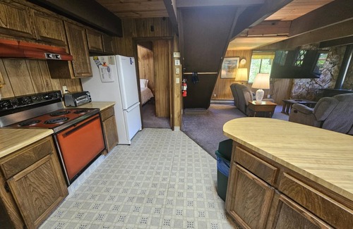 Donner Lake Woods Cabin | Family-Friendly Retreat at West End of Donner Lake