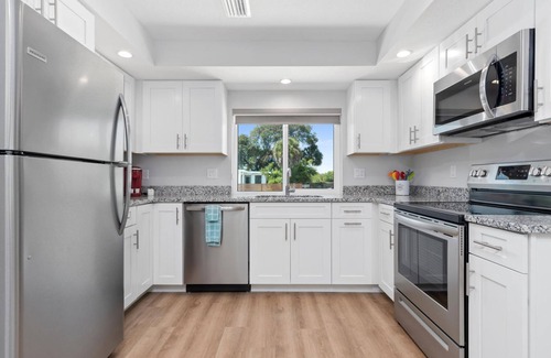 Nokomis Villa | Ground Level 2 Bedroom Villa with Kitchen & Top Ratings