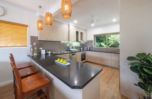 Airlie Beach Apartment | Family-Friendly 2BR Apartment Near Main Street with Pool