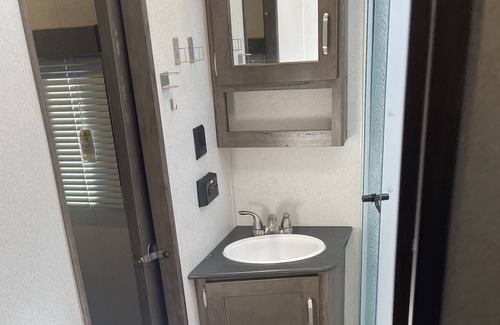 Gainesville House | 2 Bedroom 2 Bathroom 2 Slide Outs Family Friendly Vacation on Wheels