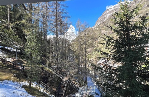 Zermatt Apartment | Cozy 2 Bedroom Apartment with Matterhorn View & Accessibility