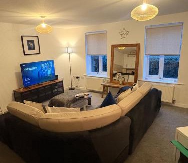 Warrington Apartment | 2 bedroom 2 bathroom ground floor apartment in central location