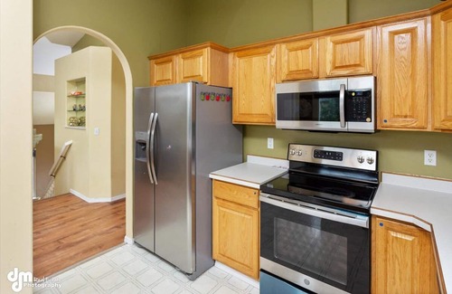 Huffman - O' Malley Apartment | Cozy 2 Bedroom Home Steps from Anchorage Golf Course