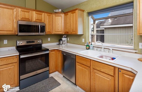 Huffman - O' Malley Apartment | Cozy 2 Bedroom Home Steps from Anchorage Golf Course