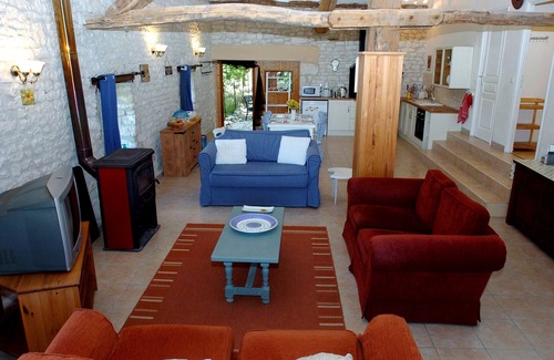 Montaigu-de-Quercy House | Experience a Traditional Quercy Stone Barn with Pool & Views