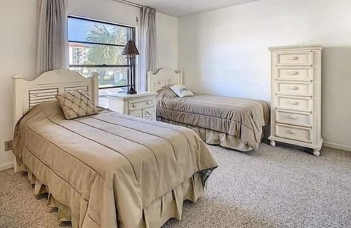 Casa del Mar Apartment | 2 Bedroom 654965 by Houzlet