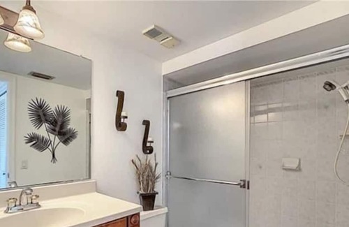 Casa del Mar Apartment | 2 Bedroom 654965 by Houzlet