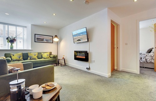 Berwick-upon-Tweed Cottage | Ideal 2-Bedroom Retreat in Berwick-upon-Tweed with Ocean View