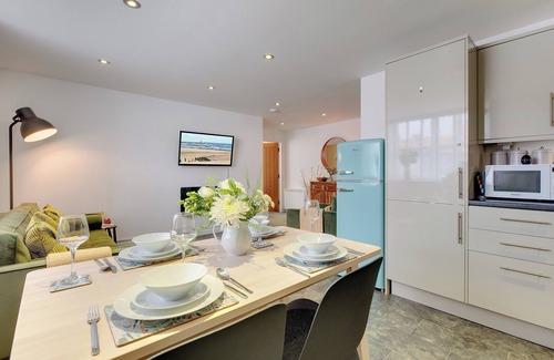 Berwick-upon-Tweed Cottage | Ideal 2-Bedroom Retreat in Berwick-upon-Tweed with Ocean View