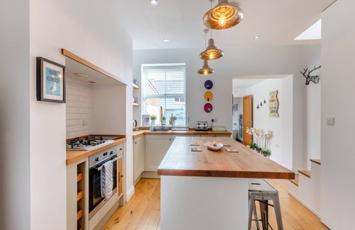 Cullercoats Cottage | Highly Rated 2 Bedroom Oceanfront Stay in Cullercoats
