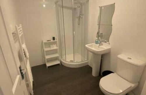 Leamington Spa Apartment | Cozy 2 Bedroom Apartment in Leamington Spa with Kitchen