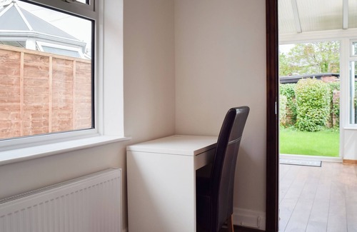 Lytham St. Anne's Cottage | Cozy 2-Bedroom Retreat in Ansdell, Close to Lytham St Annes