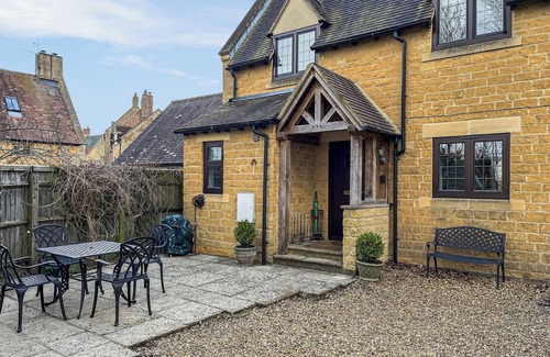 Stretton on Fosse Cottage | Explore a Cozy Cotswolds Cottage in a Picturesque Village