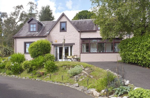 Innellan Cottage | Cluniter Cottage: Pet-Friendly Retreat with Scenic Views