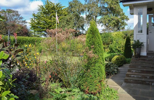Saint Erth Praze Cottage | Ideal Retreat for Coastal Adventures and Family Getaways