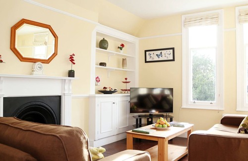 Royal Tunbridge Wells Cottage | Cozy 2-Bedroom Accommodation in Tunbridge Wells