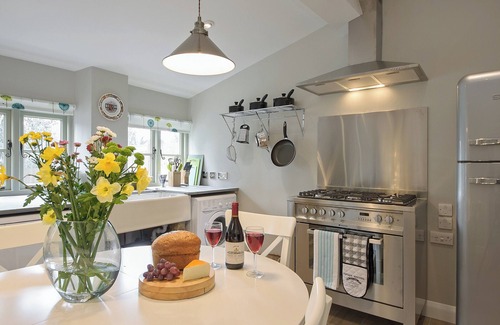 Chipping Norton Cottage | Modern 2-Bedroom Retreat in Middle Barton, Near Chipping Norton