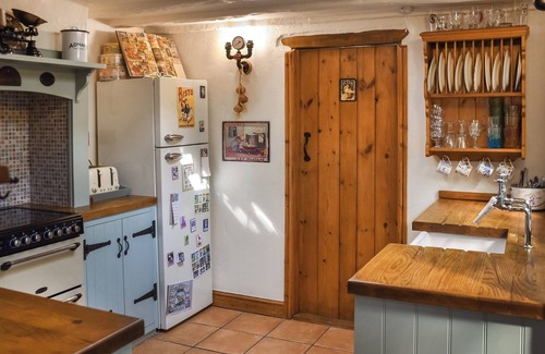 Hopton on Sea Cottage | Charming Seaside Retreat Steps from Beach and Village Amenities