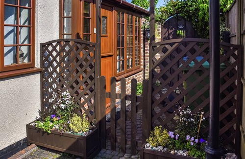 Hopton on Sea Cottage | Charming Seaside Retreat Steps from Beach and Village Amenities