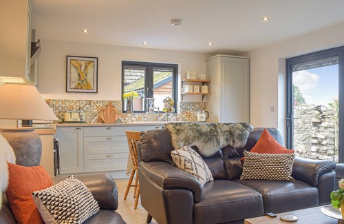Hereford Cottage | Tranquil Retreat in Herefordshire Countryside with Lake Views