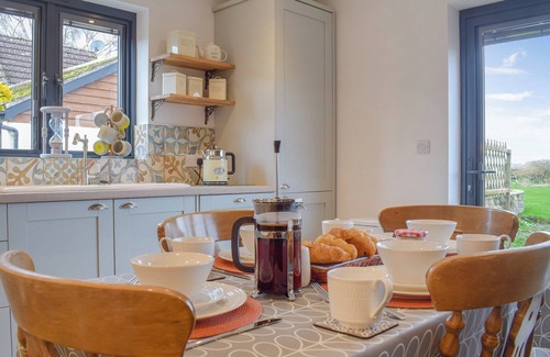 Hereford Cottage | Tranquil Retreat in Herefordshire Countryside with Lake Views