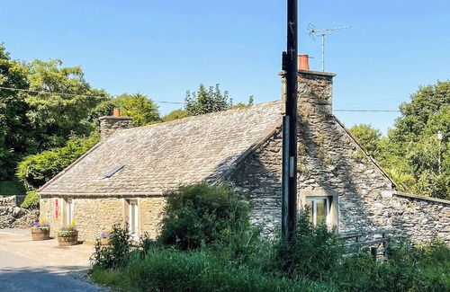 Glasserton Cottage | Cozy 2-Bedroom Retreat in Glasserton with Ocean Views