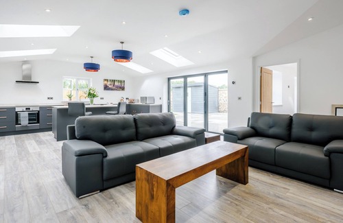 Brandon Cottage | Cozy 2-Bedroom Retreat in Santon Downham with Spa