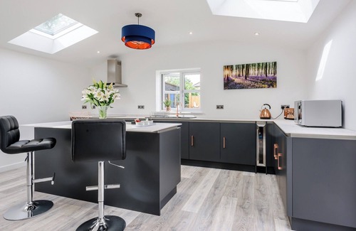 Brandon Cottage | Cozy 2-Bedroom Retreat in Santon Downham with Spa