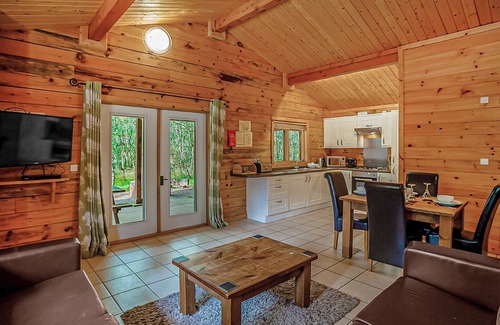 Freehay Ski Chalet | Comfortable 2-Bedroom Retreat in Freehay, Cheadle