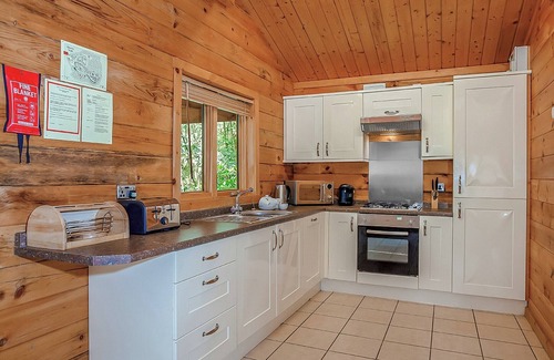 Freehay Ski Chalet | Comfortable 2-Bedroom Retreat in Freehay, Cheadle