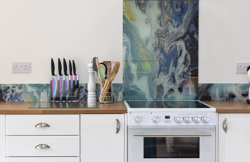 St Wenn Cottage | Bright and Welcoming Holiday Home with Family-Friendly Amenities