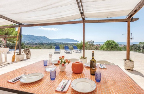 Castellabate Apartment | Guest Rated 10/10: Cozy 2 Bedroom Retreat in Castellabate