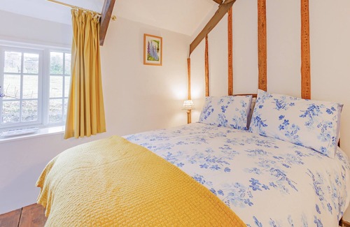 Drewsteignton Cottage | Cozy 2 Bedroom Retreat in Drewsteignton with Pool & Breakfast