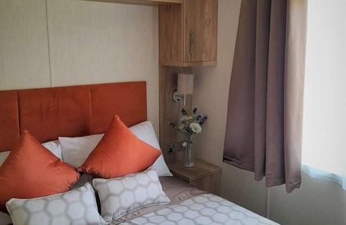 Great Houghton Cabin | 2 bedroom accommodation in Great Billing