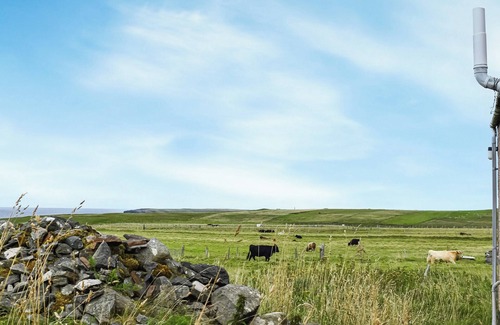 Isle of Lewis Cottage | Charming Stone Cottage with Beach Access and Pet-Friendly Amenities