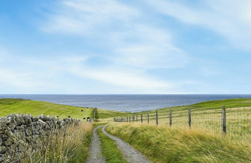 Isle of Lewis Cottage | Charming Stone Cottage with Beach Access and Pet-Friendly Amenities
