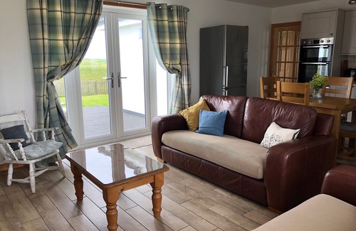 Sollas Cottage | Oceanfront 2-Bedroom Retreat in Middlequarter - Rated 10/10