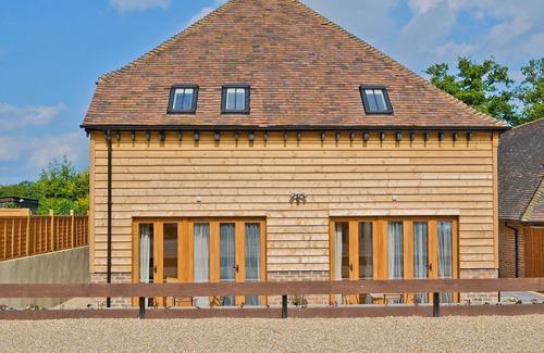 Sheffield Green Cottage | Pet-Friendly 2 Bedroom Stay at Sheffield Park with Kitchen