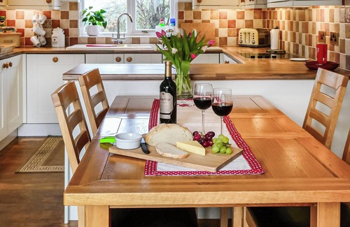 West Heslerton Cottage | Top-Rated 2 Bedroom Retreat in Thorpe Bassett, Near Malton