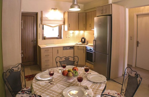 Arkadiko Chorio Apartment | Cozy 2-Bedroom Retreat with Oceanfront Views in Varia Kinouria