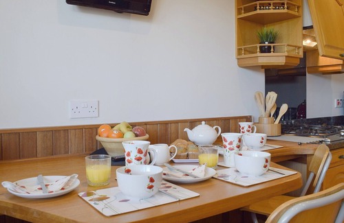 Auchterarder Cottage | Family-Friendly 2 Bedroom Retreat in Auchterarder