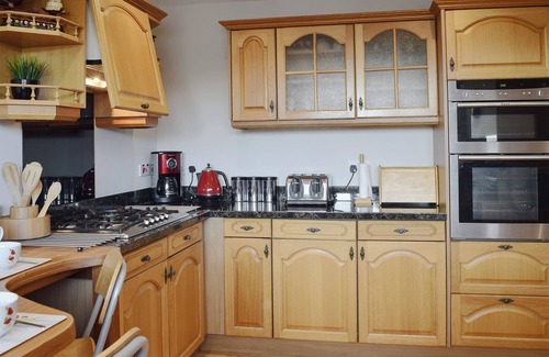 Auchterarder Cottage | Family-Friendly 2 Bedroom Retreat in Auchterarder