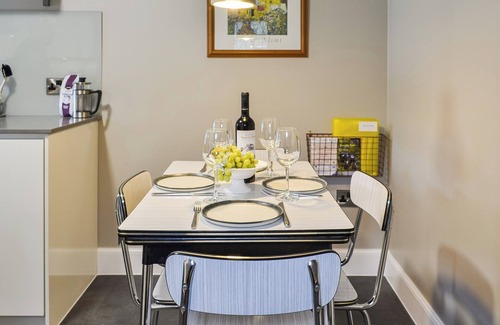 Blair Atholl Cottage | Top-Rated 2 Bedroom Stay with Lake View in Blair Atholl