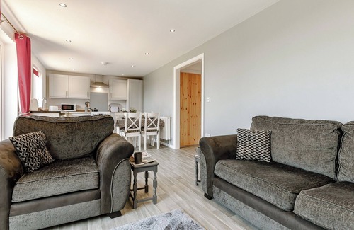 Gainsborough Cottage | Exceptional 2-Bedroom Retreat in Hemswell with Spa Amenities
