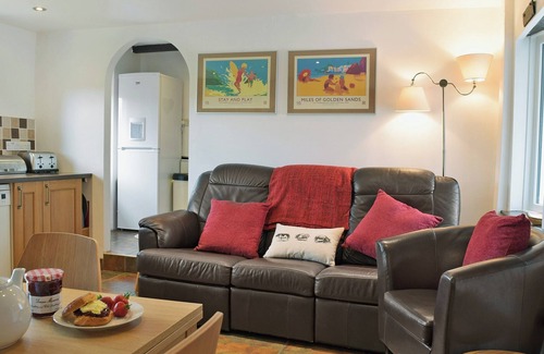 Haverfordwest Cottage | Relaxing 2 Bedroom Retreat in Johnston Near Broad Haven