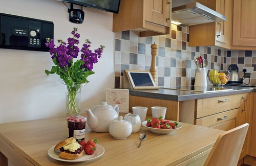 Haverfordwest Cottage | Relaxing 2 Bedroom Retreat in Johnston Near Broad Haven